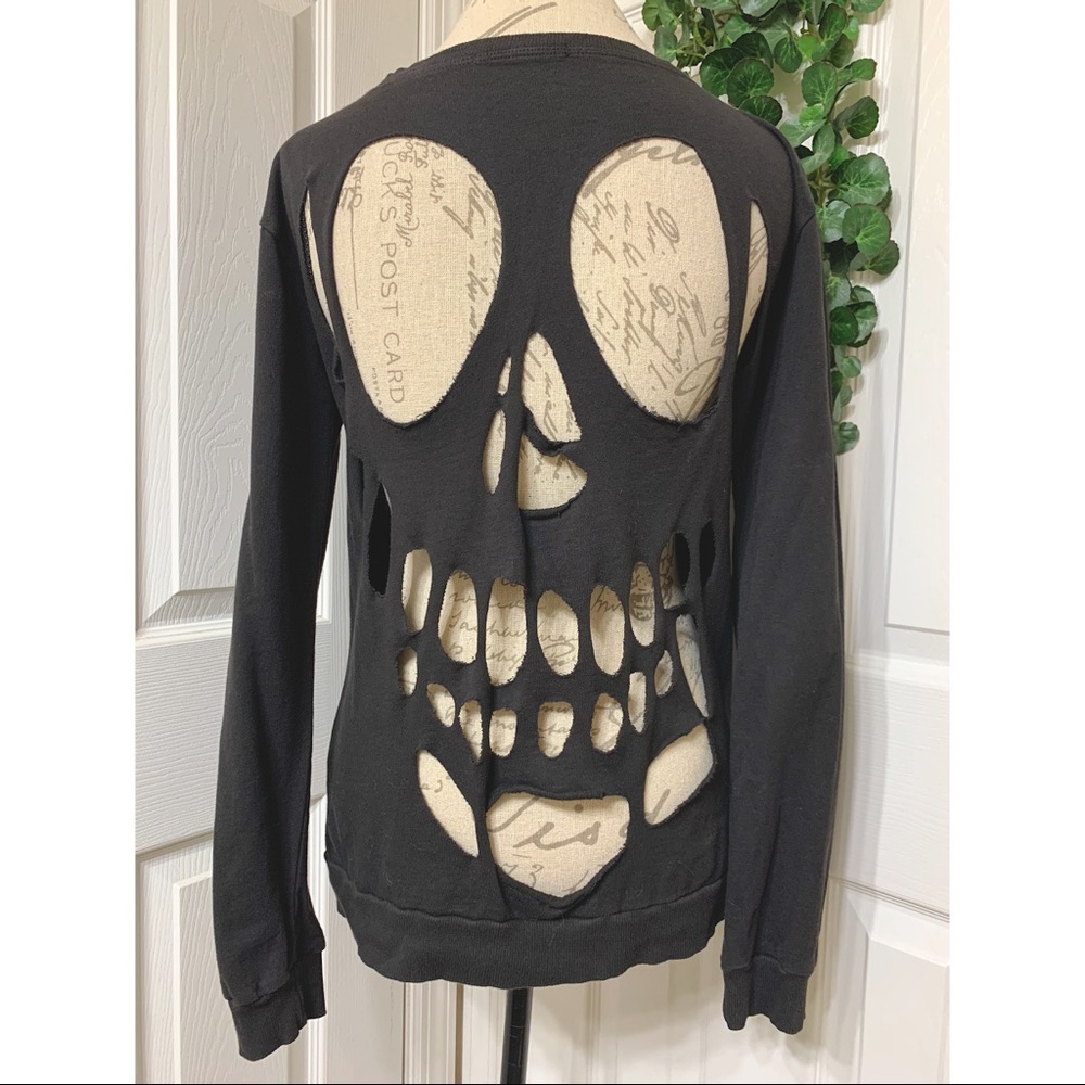🖤 Grunge Skull Pullover 🖤